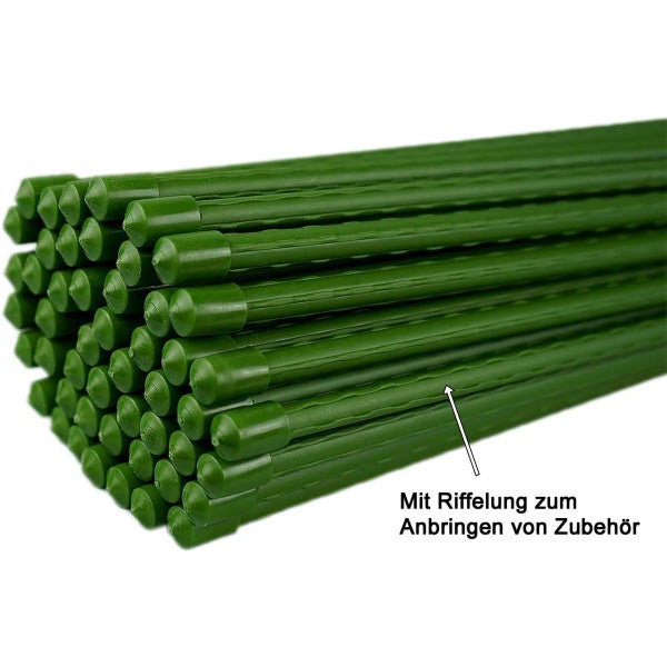 Bündel grüner Pflanzstäbe mit Riffelung für stabilen Halt und einfaches Anbringen von Zubehör.