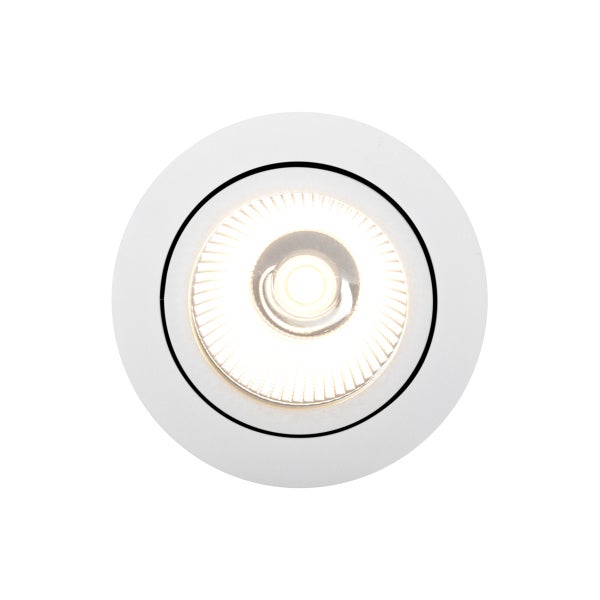 Runder LED Einbaustrahler in Weiß, eingeschaltet.