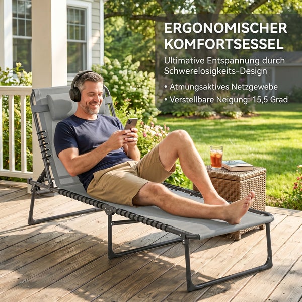 Mann entspannt in einem ergonomischen Garten-Komfortsessel mit Netzgewebe auf einer hellen Holzterrasse im Garten.