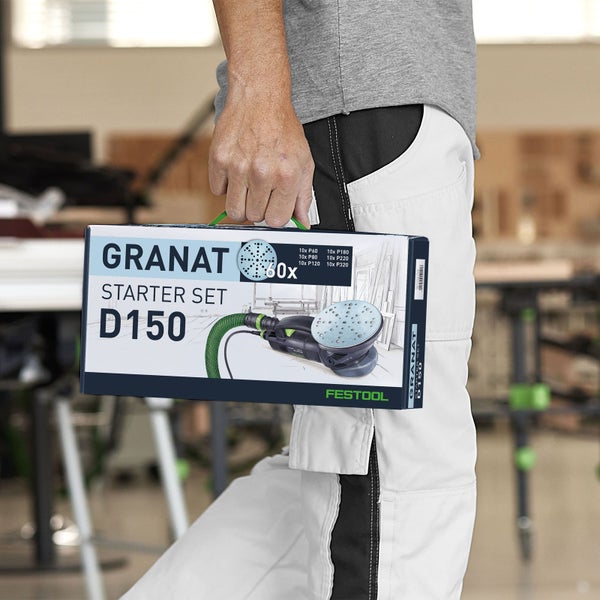 Person hält Festool Granat Schleifscheiben Starterset D150