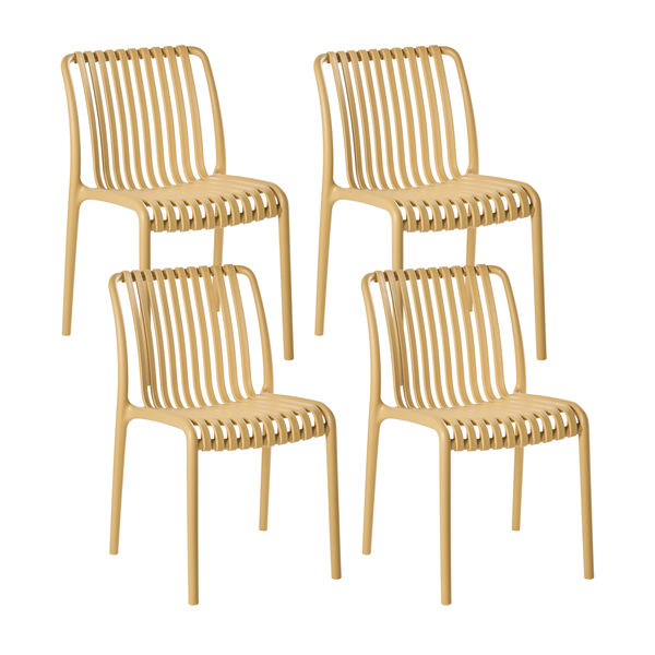 Vier Stühle aus Kunststoff