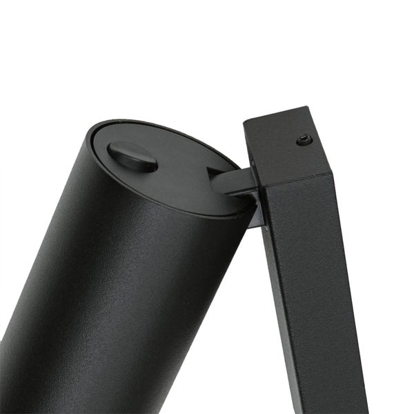 Detailaufnahme einer schwarzen Wandleuchte