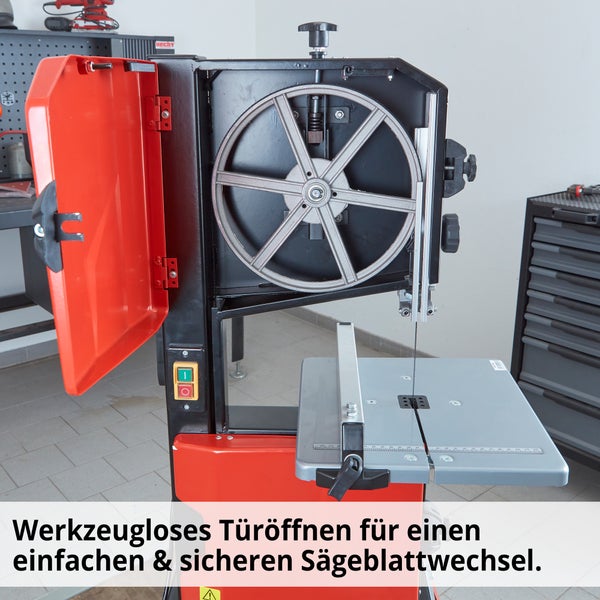 Bandsäge mit geöffneter Tür für einfachen Sägeblattwechsel