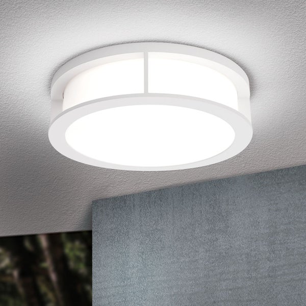 Runde weiße LED-Deckenleuchte mit mehrschichtigem Ring-Design.