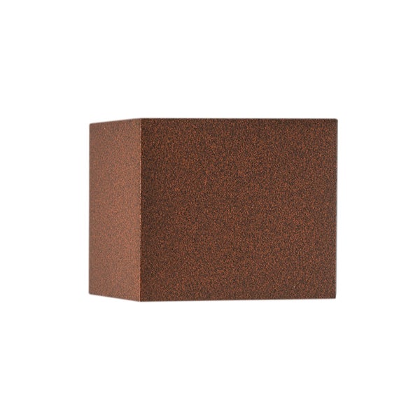 Würfelförmige Wandleuchte aus rostfarbenem Metall, modernes Design für Innenbereich und Außenbereich.