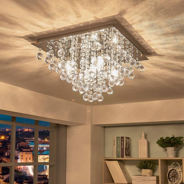 Deckenleuchte mit quadratischer Halterung und Kristallkugeln im Wohnzimmer.