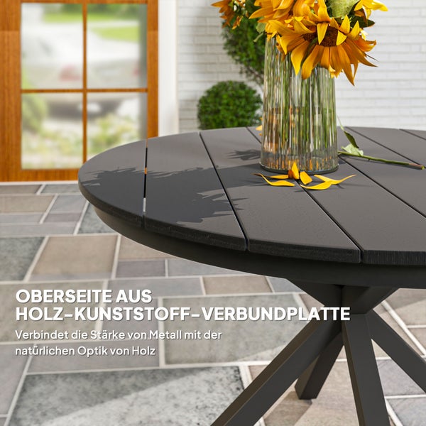 Runder Gartentisch im modernen Stil auf einer Terrasse mit einer Tischplatte aus Holz-Kunststoff-Verbundplatte in Lamellenoptik.