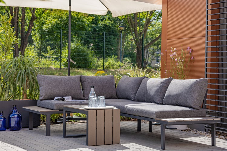 Ondis24 Lounge Ecksitzgarnitur mit Tisch Polywoodplatte, Stahl, Gartenmöbel