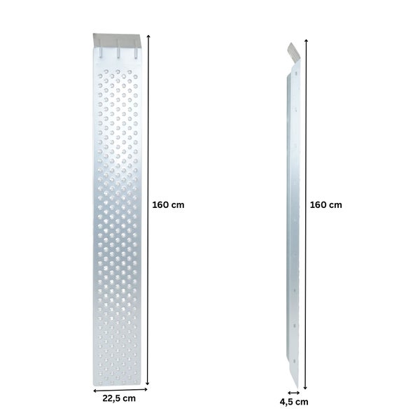 Auffahrschiene aus verzinktem Stahl mit gelochter Oberfläche, Maße 160 mal 22,5 mal 4,5 Zentimeter.