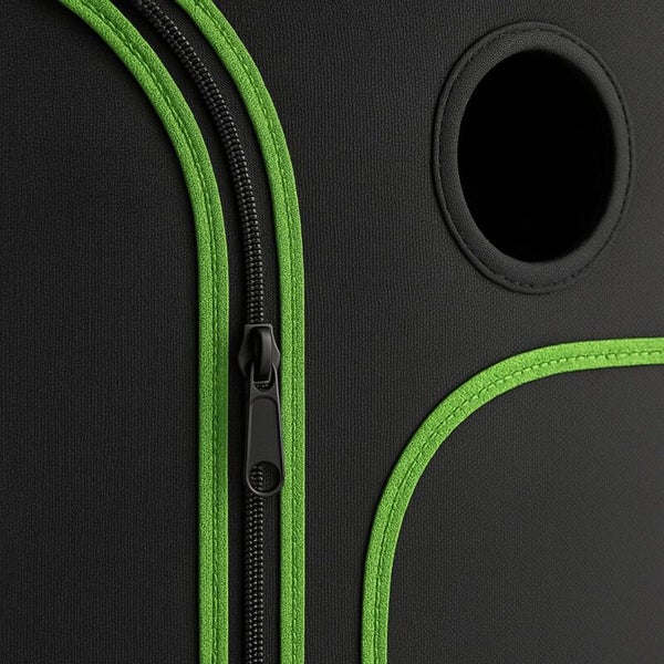 Detailansicht eines schwarzen Growzelt Materials mit Reißverschluss und runder Belüftungsöffnung.