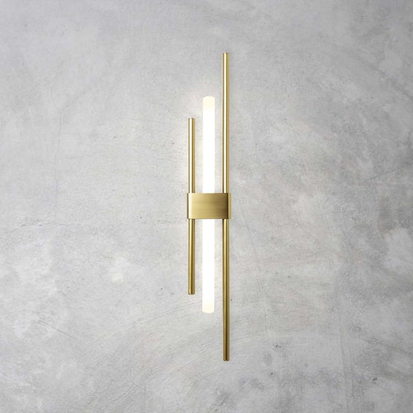 Goldene Wandleuchte mit geradlinigem Design zur Innenbeleuchtung