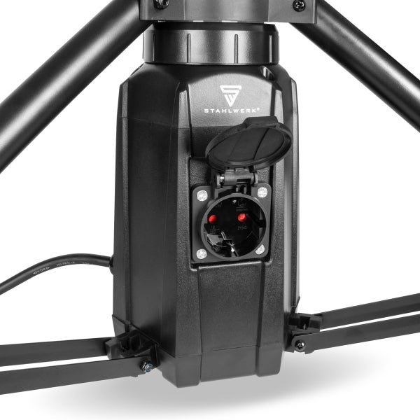 Stahlwerk Logo auf schwarzem Gehäuse mit Steckdose