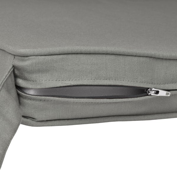Detailansicht eines Textil-Sitzkissens mit Reißverschluss und Stehsaum.