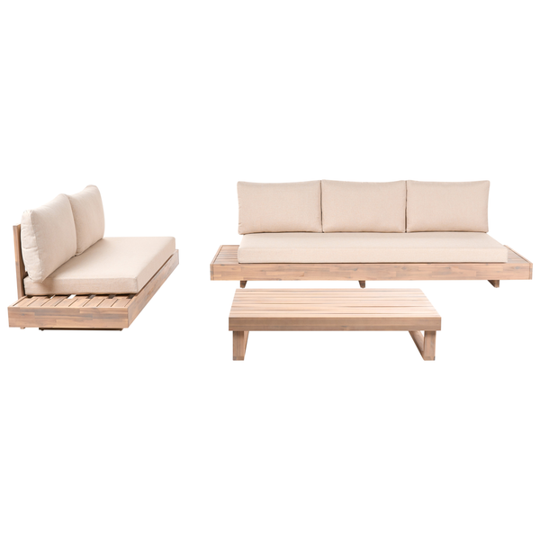 Garten Lounge Set aus Holz mit Polstern bestehend aus einem Sofa und einem Couchtisch.
