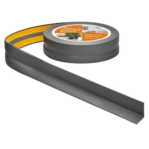 Flexibles Dichtungsband für verschiedene Oberflächen in Wohnräumen, sicher für Mensch und Tier dank schadstofffreier Materialien.