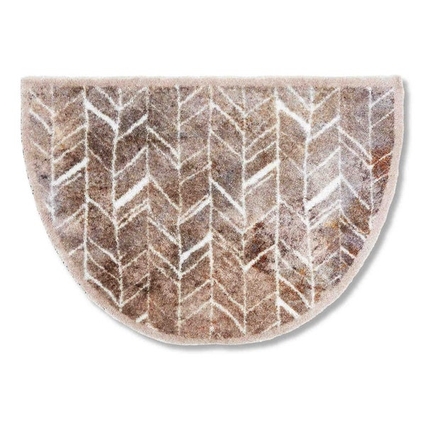 Halbrunde Badematte mit Pfeilmuster