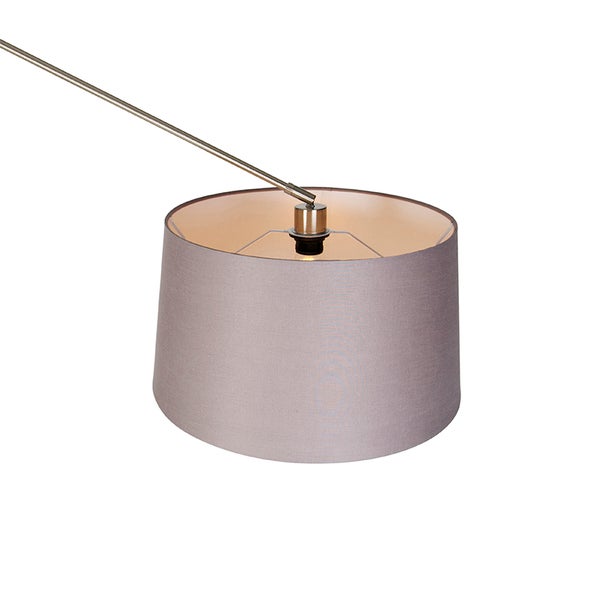 Grauer Lampenschirm aus Textil an einem Metallarm.