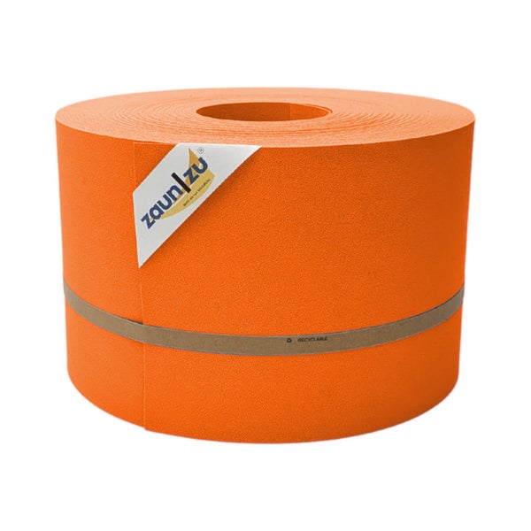 Eine Rolle Zaunsichtschutzstreifen aus Kunststoff von Zaunzu mit Recycling-Symbol
