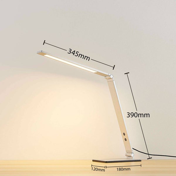 LED-Schreibtischleuchte mit Holz- und Metalldetails, Maße: Kopf 345 Millimeter, Arm 390 Millimeter, Standfuß 120 mal 180 Millimeter.