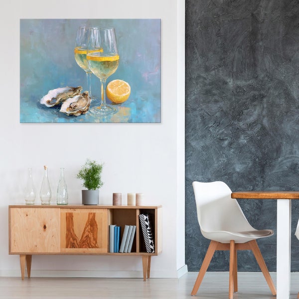 Wandbild mit Motiv von Austern und Weingläsern über einer Anrichte in einem modern eingerichteten Esszimmer.