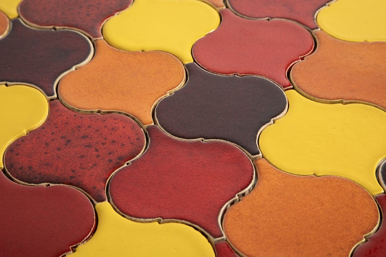 Mosaikfliesen in verschiedenen Farben