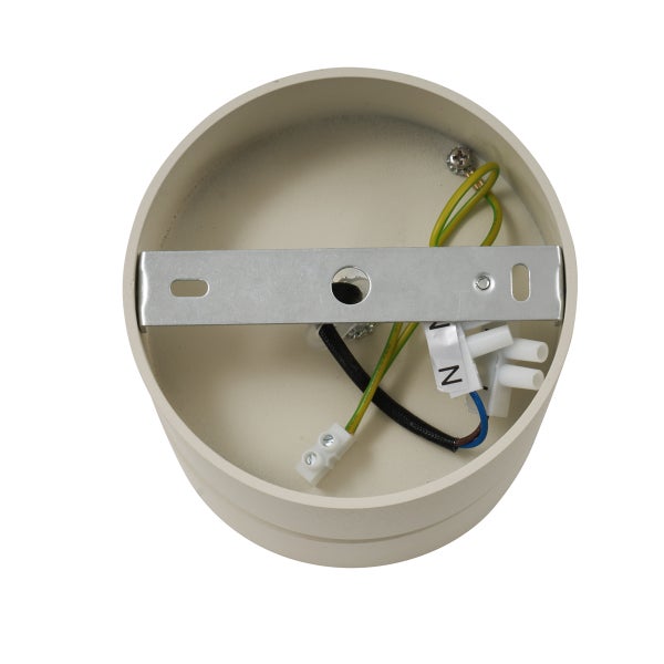 Innenansicht einer Deckenleuchte mit Montagevorrichtung und elektrischen Anschlüssen