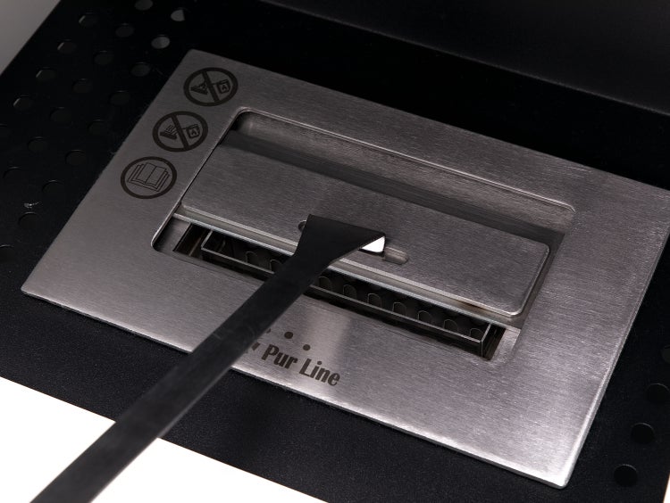 Ethanolkamin-Einsatz mit Bedienungsanleitungssymbol, Brandschutzsymbol und Symbol für keine brennbaren Materialien