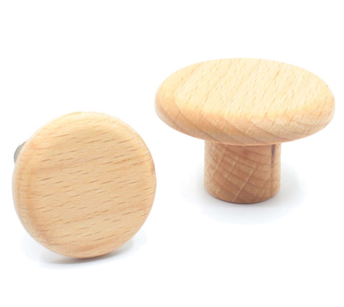 Zwei Möbelknöpfe aus Holz