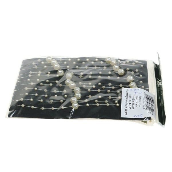 Grüner Dekokies in einem transparenten Kunststoffbeutel.