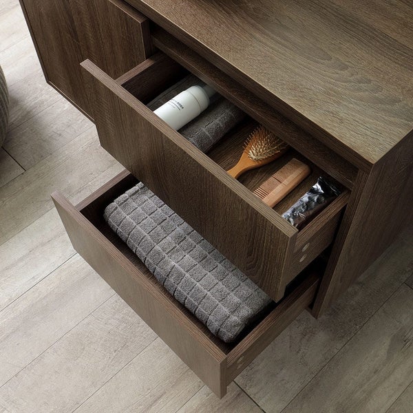 Badezimmerschrank mit offenen Schubladen zur Aufbewahrung von Badutensilien