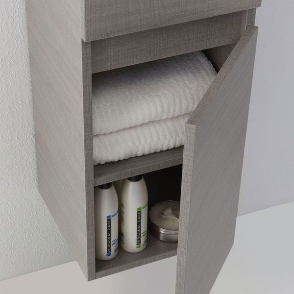 Grauer Badezimmerschrank mit Handtüchern und Pflegeprodukten