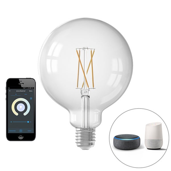 Smarte Glühbirne mit Smartphone und Sprachassistenten zur Lichtsteuerung