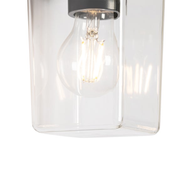 Nahaufnahme einer Leuchte aus klarem Glas mit einem Filament-Leuchtmittel.