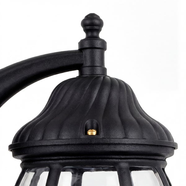 Detail einer schwarzen Außenwandleuchte aus Metall mit gewellter Abdeckung und Glaseinsätzen.