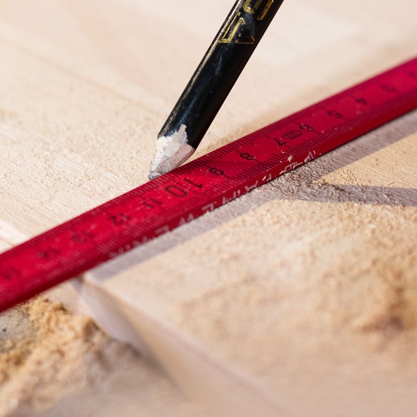 Gliedermaßstab aus Holz mit metrischer Skala