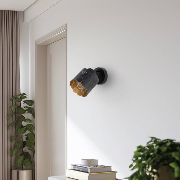 Wandleuchte in Schwarz und Gold zur Innenbeleuchtung
