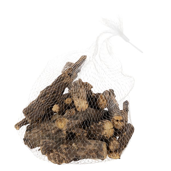 Netzbeutel mit verschiedenen Stücken Naturholz zur Dekoration von Aquarien oder Terrarien.