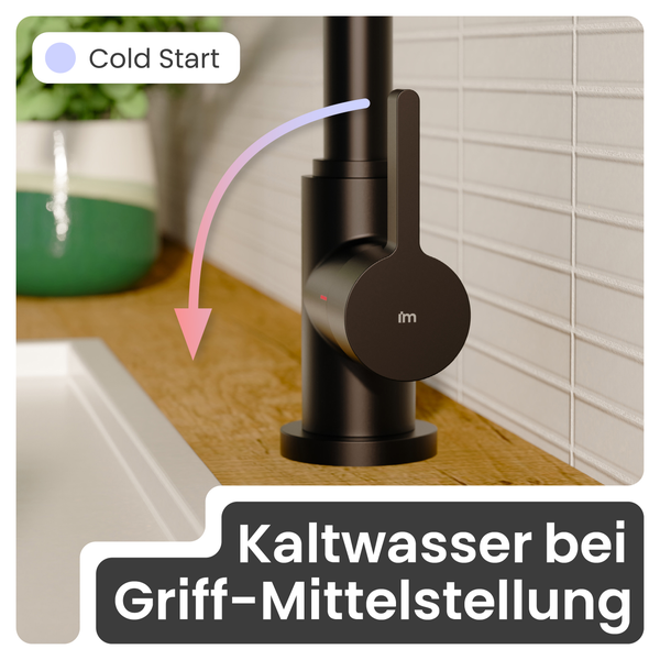 Küchenarmatur mit Cold Start Funktion für Kaltwasser bei Griffmittelstellung in einer modernen Küche.