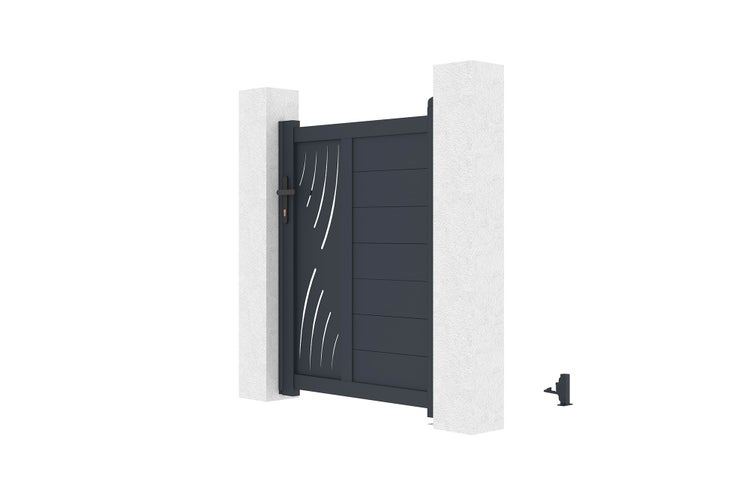 Modernes Gartentor aus Aluminium in Anthrazit mit dekorativen Ausschnitten und horizontalen Lamellen zwischen zwei Pfosten.