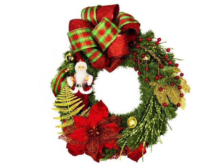 Weihnachtskranz mit Tannenzweigen geschmückt mit Weihnachtsmann Figur Schleife Beeren und goldenen Elementen