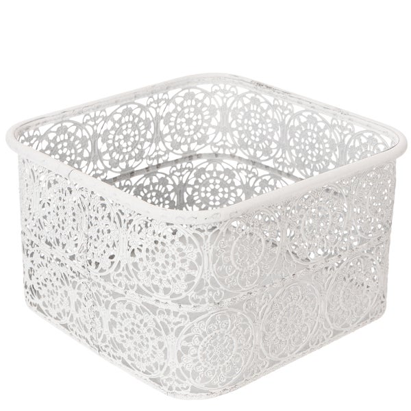 Quadratischer Dekokorb aus Metall mit filigranem Ornamentmuster, Farbe Weiß.