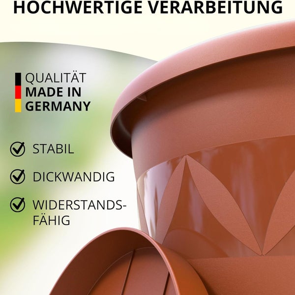 Detailaufnahme eines stabilen, dickwandigen Pflanztopfes aus Kunststoff mit Verzierung, gefertigt in Deutschland für hohe Qualität und Langlebigkeit.