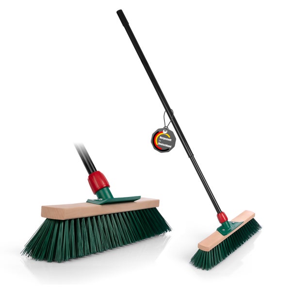 Kehrbesen mit Holzkorpus, schwarzem Stiel und Aufhängeöse mit Siegel Hergestellt in Deutschland