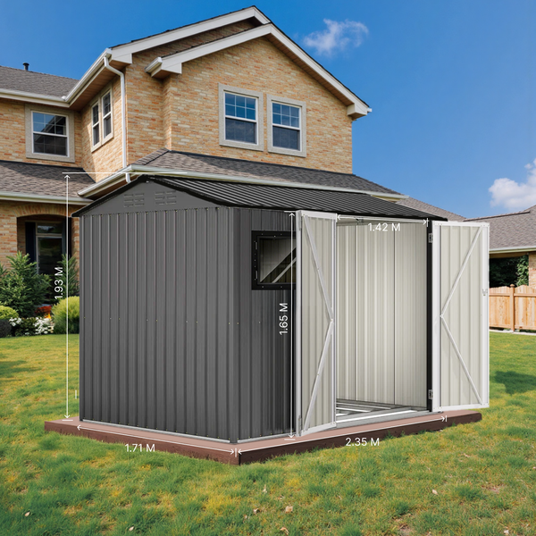 Gartenschuppen mit Doppeltür, Fenster und Maßangaben vor einem Haus