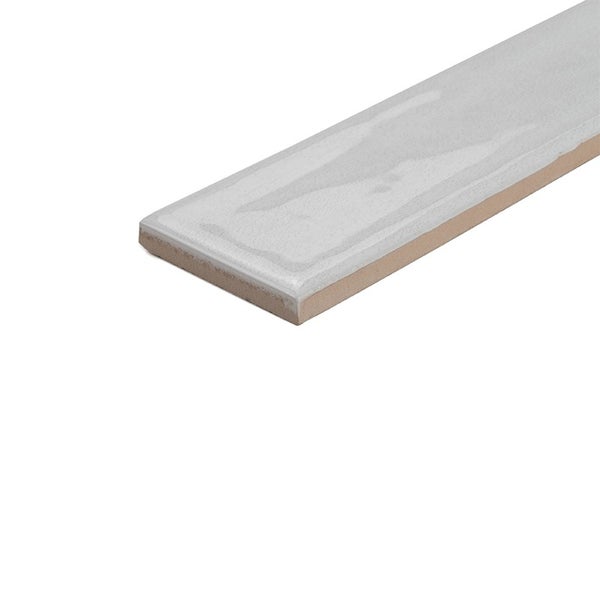 Einzelne längliche Wandfliese mit glänzender Oberfläche für den Innenbereich