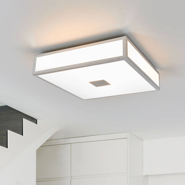 Quadratische Deckenleuchte im modernen Design.