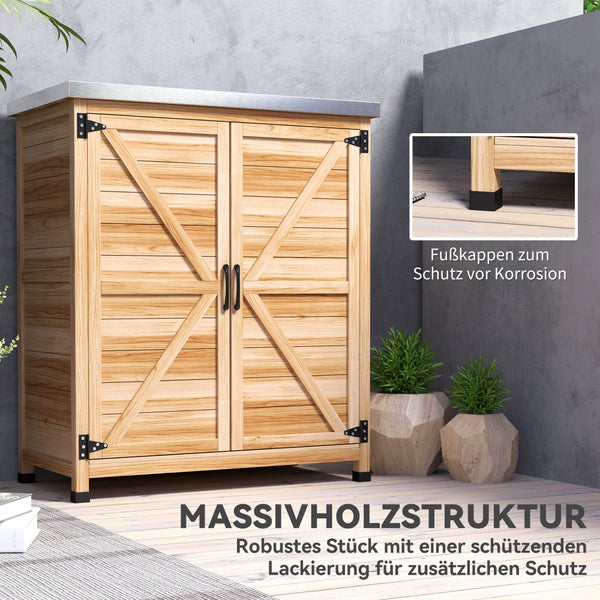 Gartenschrank aus Massivholz mit zwei Türen, Metallbeschlägen, schützender Lackierung und Fußkappen zum Korrosionsschutz.
