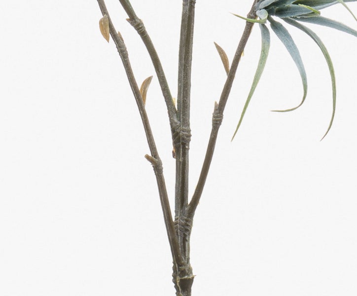 Künstlicher Zweig mit strukturiertem braunem Stiel und schmalen grünen Blättern.