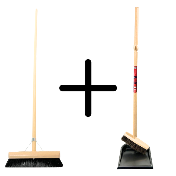 Besen mit Holzstiel und schwarzen Borsten sowie eine Langstiel-Kehrgarnitur mit Schaufel und Besen.