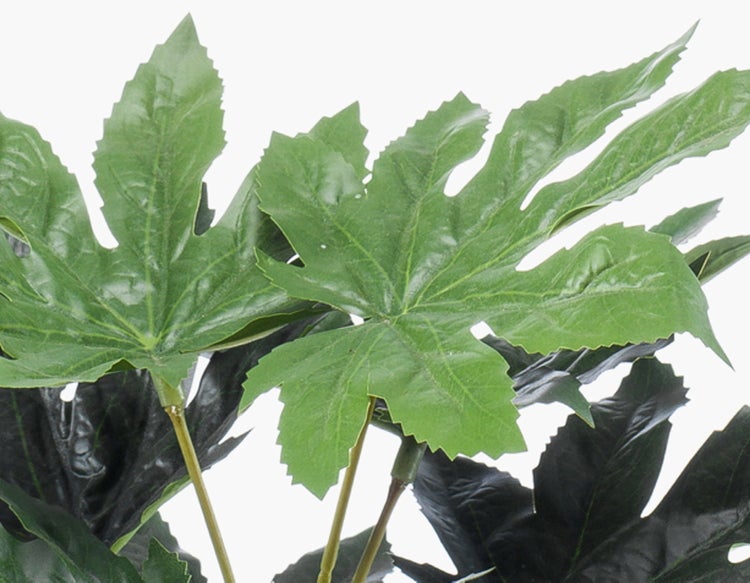 Künstliches Aralia-Blatt in Dunkelgrün mit detaillierter Blattstruktur.